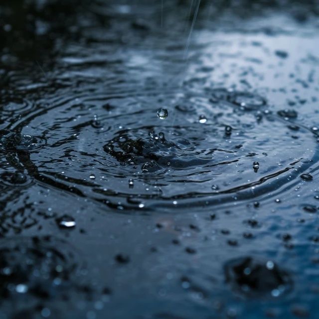 漯河氣候突變：高溫驟雨交替，今夜至26日強降雨分布預報，市民出行請注意安全與防暑