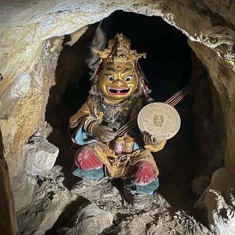 探秘陜西三原柏社村地坑窯:地下四合院的建筑奇跡與美食之旅