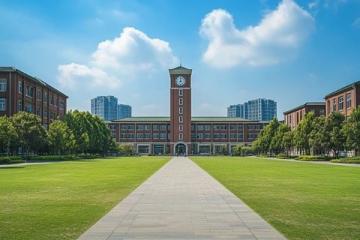 隨著鄭州大學2019級新生開學報到，鄭州各所高校即將掀起最美開學季